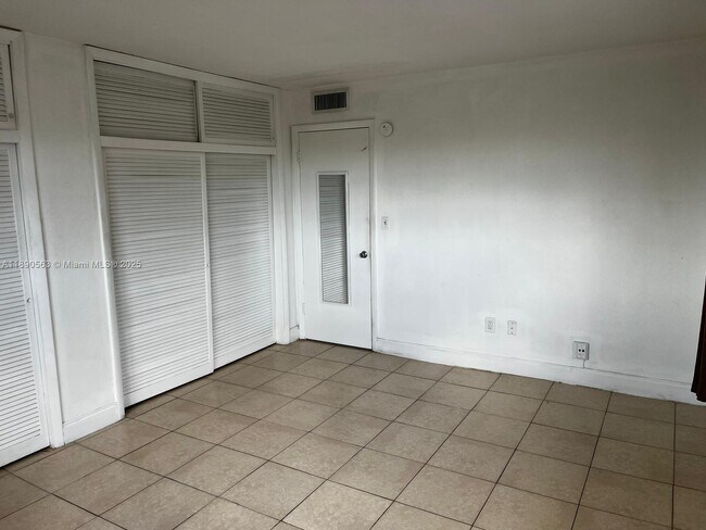 Building Photo - 7410 SW 82nd St