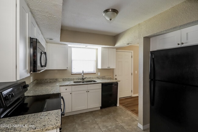 Building Photo - 2233 Bourget Dr