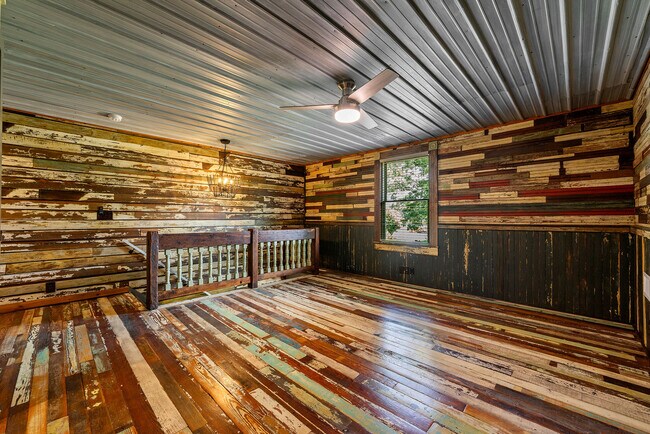 Building Photo - 953 W Shadburn Ave