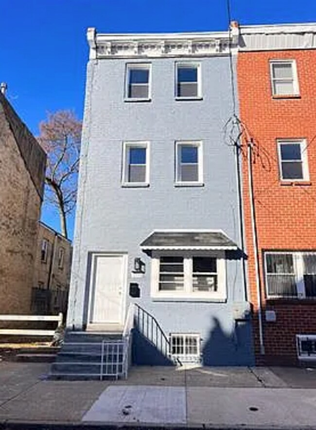 Building Photo - Modern 6-Bedroom Home in North Philadelphia