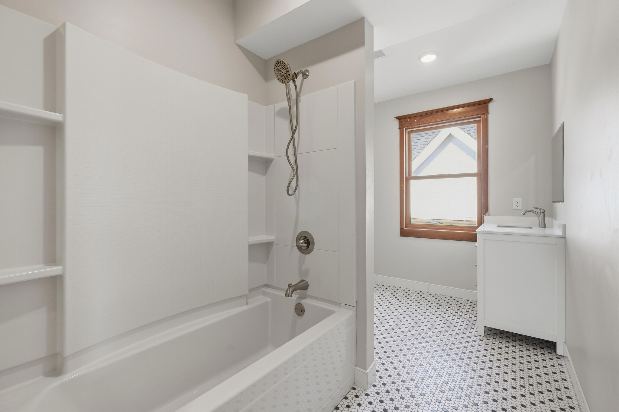 Building Photo - 808 W Main St