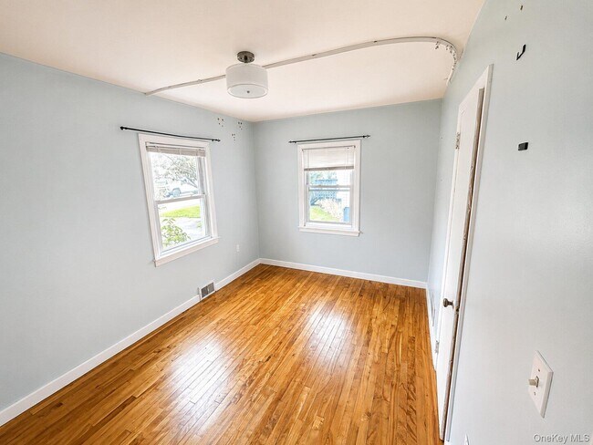 Building Photo - 17 Greenview Ave
