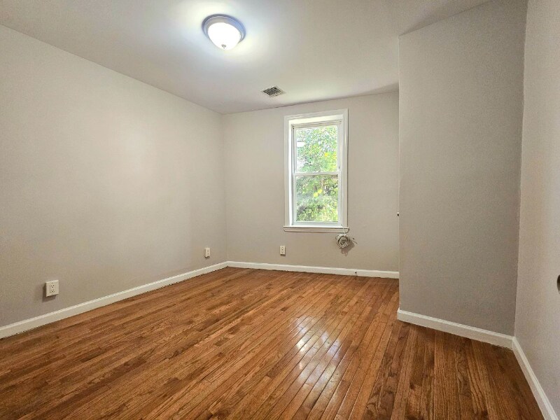 Building Photo - 487-418 18th Ave