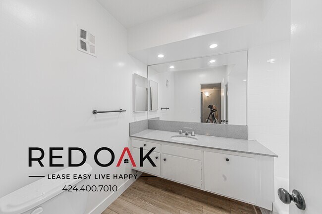 Building Photo - 18545 Clark St