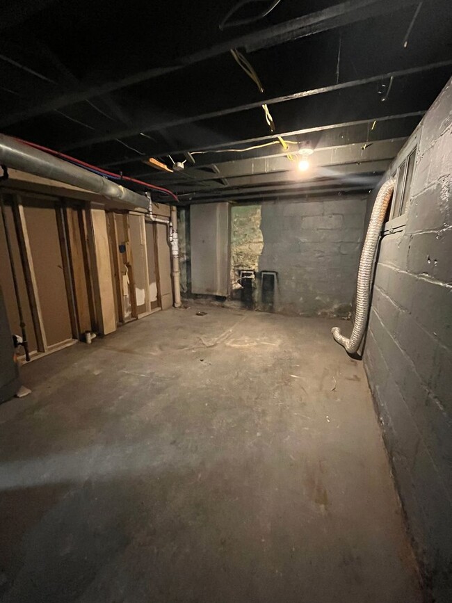 Building Photo - Lease to own! 5 bedroom/1 bath, Old Brooklyn.