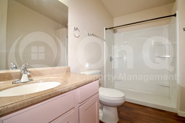 Building Photo - 4043 E Deseret Dr