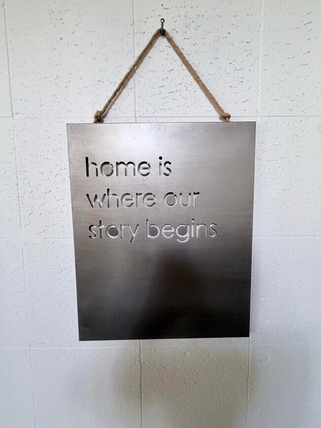 Building Photo - 1000 NE 14th Ave