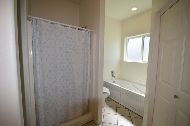 Building Photo - Cozy Pet-Friendly Rental in a Quiet Kennew...