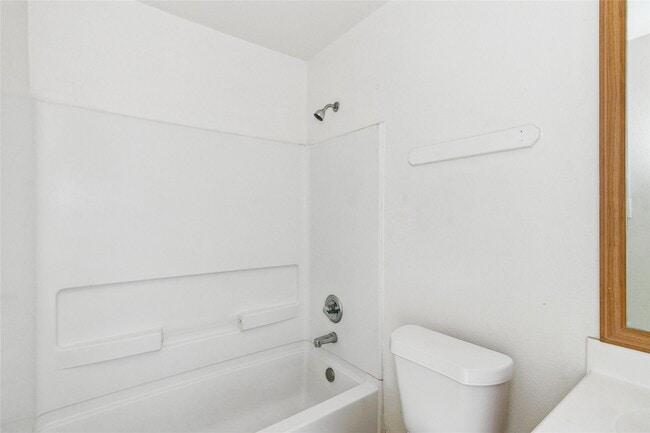 Building Photo - 7938 Chatham Springs Ln