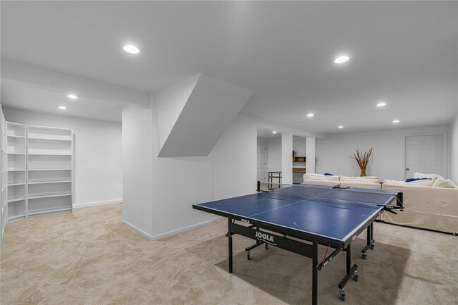 Building Photo - 3 E Brook Rd