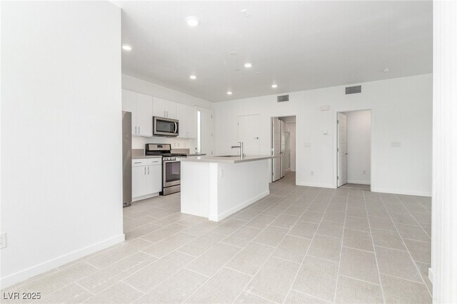 Building Photo - 11257 Rainbow Peak Ave