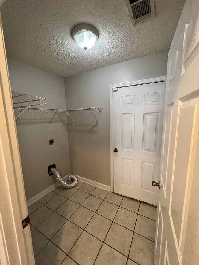 Building Photo - Home For Rent