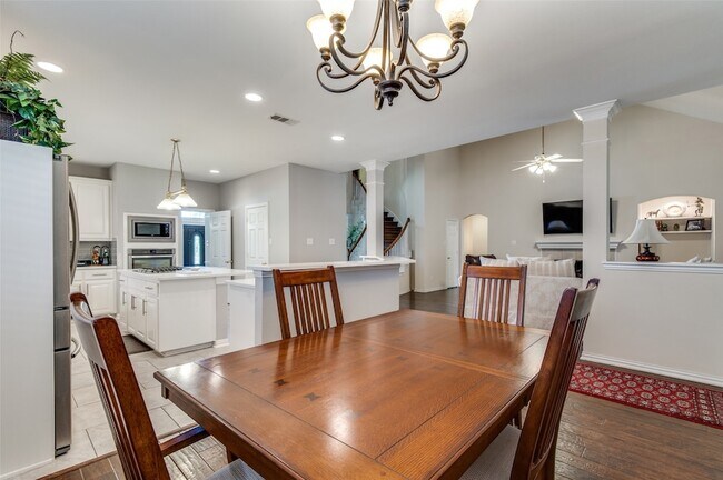 Building Photo - 928 Hidden Hollow Ct