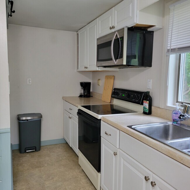 Building Photo - 1 Mill Ridge Farm Ln