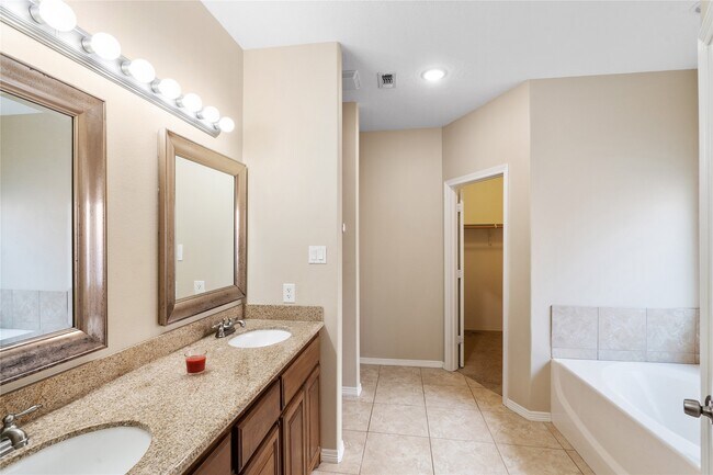 Building Photo - 111 Harbour Town Cir