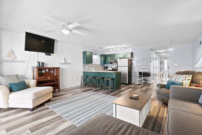 Building Photo - Fully Furnished W/ All Utilities Included!...