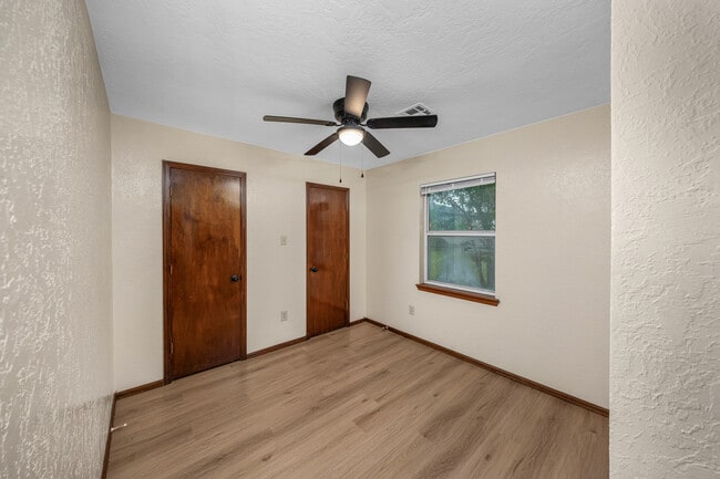 Building Photo - 6111 NW Maple Ave