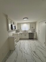 Building Photo - 40 Alburn Dr