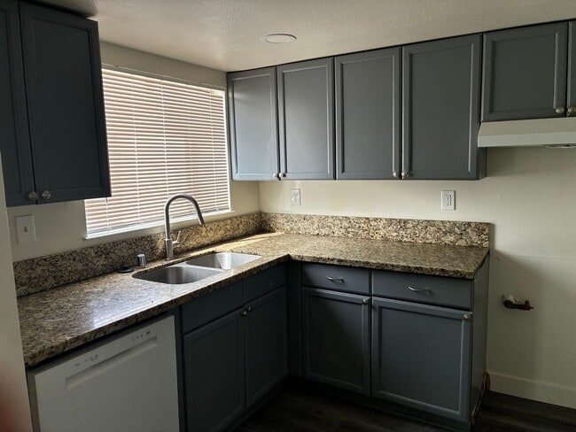 Building Photo - 13601 Arroyo Dr