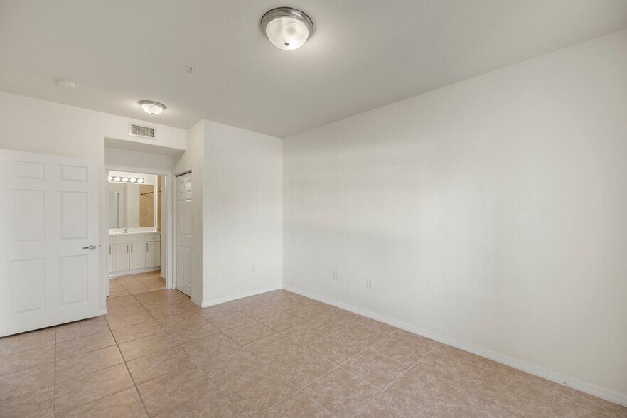 Building Photo - 13150 Bella Casa Cir