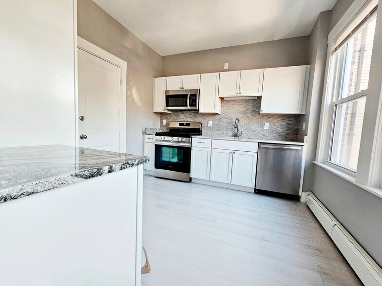 Building Photo - 141 Sutherland Rd