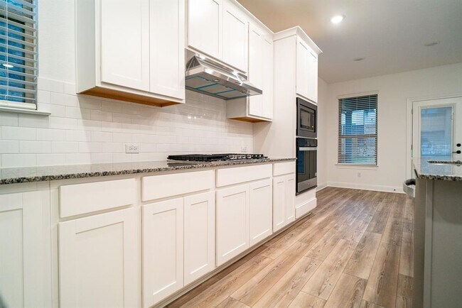 Building Photo - 3501 Jaulan St