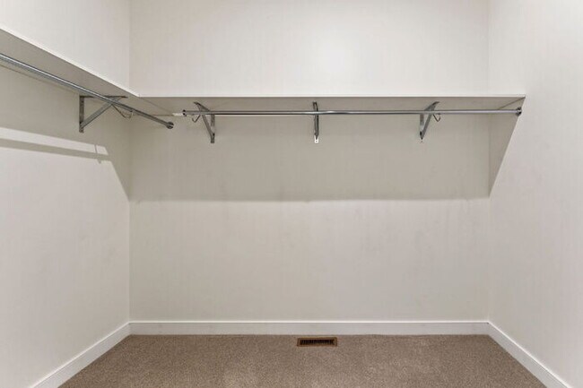 Building Photo - Spacious 5 Bedroom Home in Rountrey (Newmarket Section) – 3,555 Sq Ft – $4,350/mo