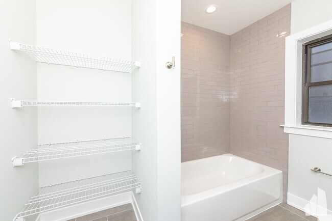 Building Photo - 1147 Maple Ave