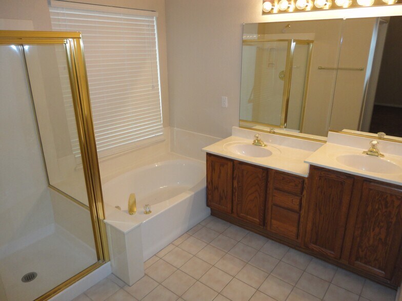 Building Photo - 233 W Verano Pl