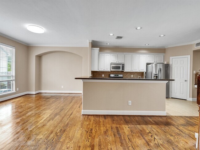 Building Photo - 4319 Lillian St