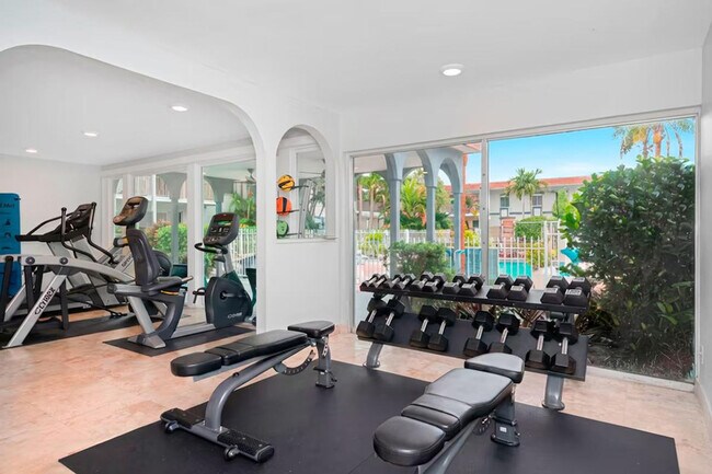 Building Photo - 4404 W Kennedy Blvd