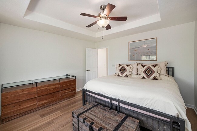 Building Photo - Gorgeous 5 Bedroom 4 Bathroom Single-Family Home in Lowry