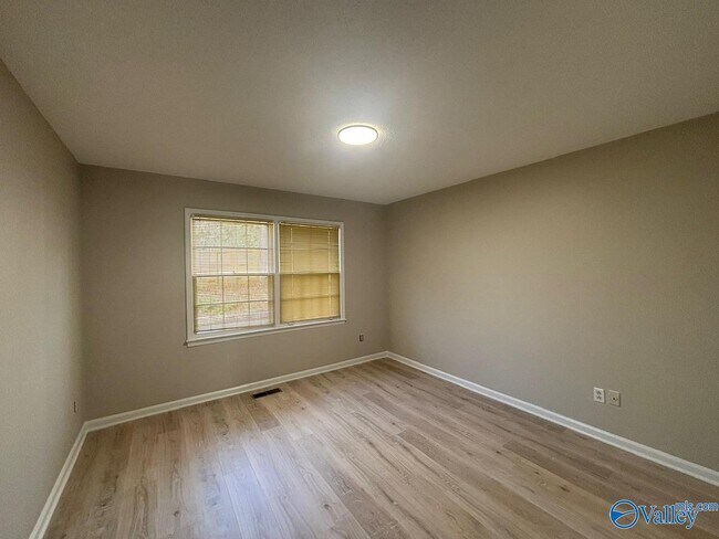 Building Photo - 1305 Hiwan Trail SE