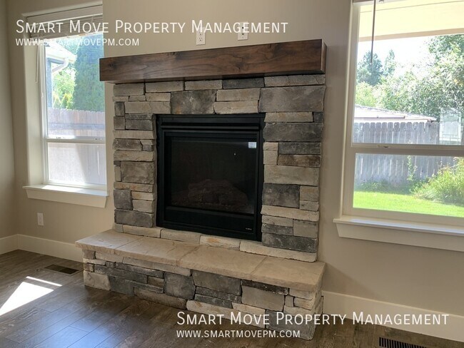 Building Photo - 9445 W Woodland Ln
