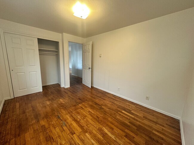 Building Photo - 1561 NW Highland Dr