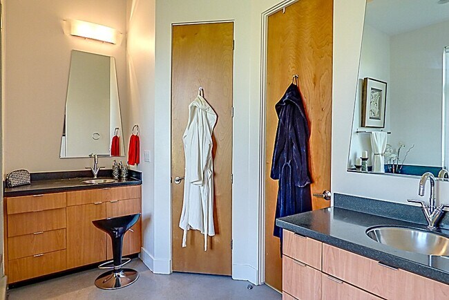 Building Photo - 108 Lost Oak Ct