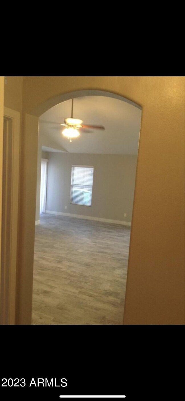 Building Photo - 2816 E Villa Theresa Dr