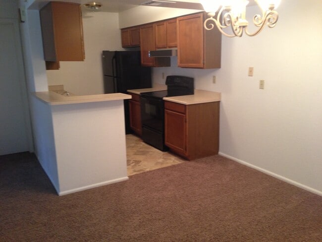 Building Photo - **COMFY 2 BEDROOM/2 FULL BATHROOM CONDO IN...