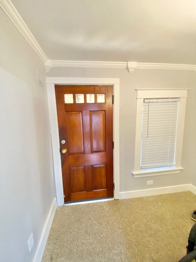 Building Photo - 2 Bedroom Apartment in Burlington VT Available NOW!