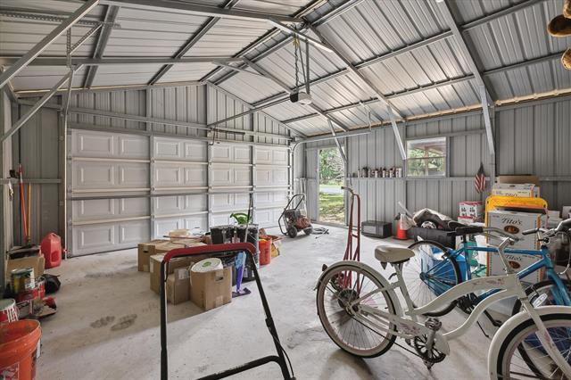 Building Photo - 9400 Live Oak Ln