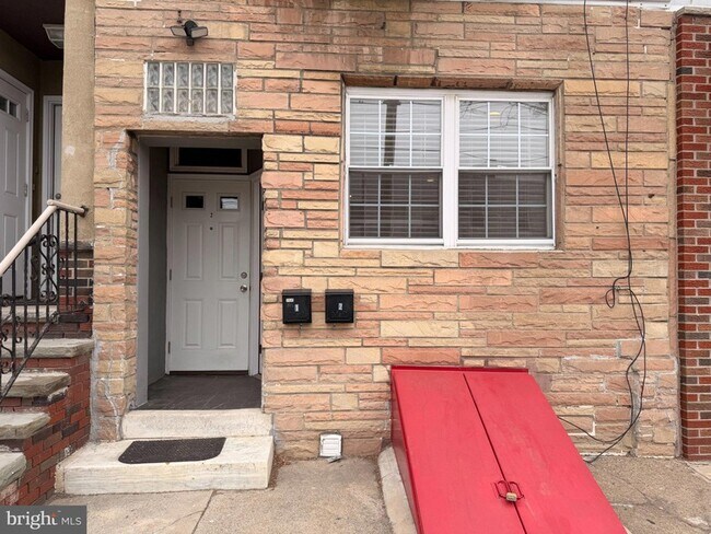 Building Photo - 2049 Snyder Ave