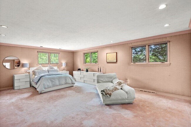 Building Photo - 32 Countryside Rd