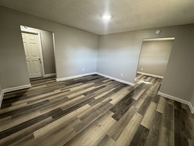 Building Photo - 118 Harrys Dr