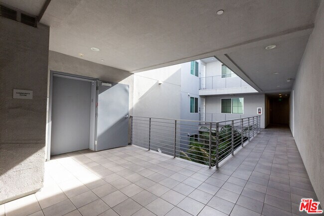 Building Photo - 4240 Laurel Canyon Blvd