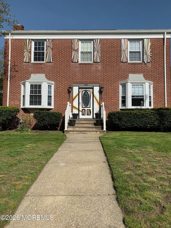 Building Photo - 1702 Grand Ave