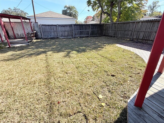 Building Photo - 9231 Stroud Dr