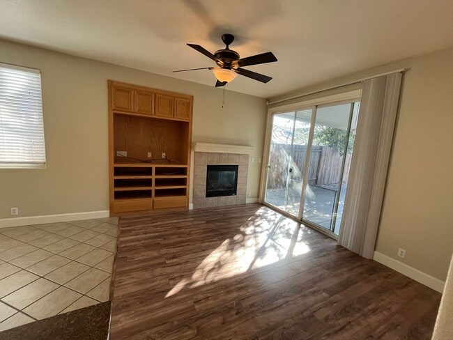 Building Photo - 4 Bed | 2 Bath | 1659SF | Tenant Pays $195...