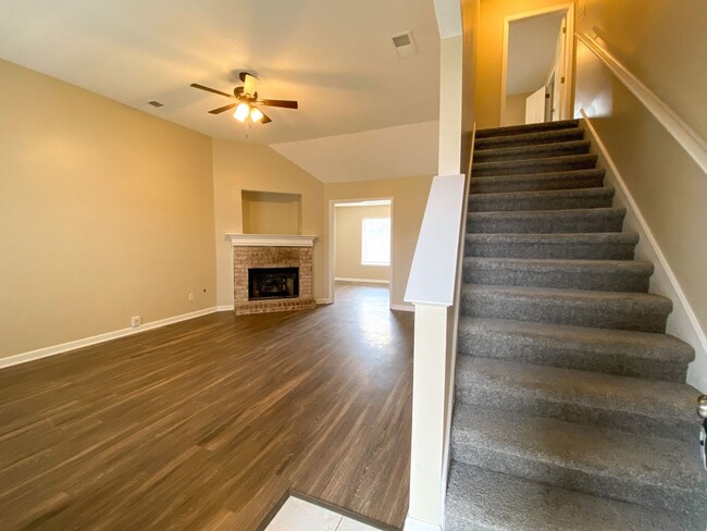 Building Photo - 3 bed, 3 bath home in Arlington