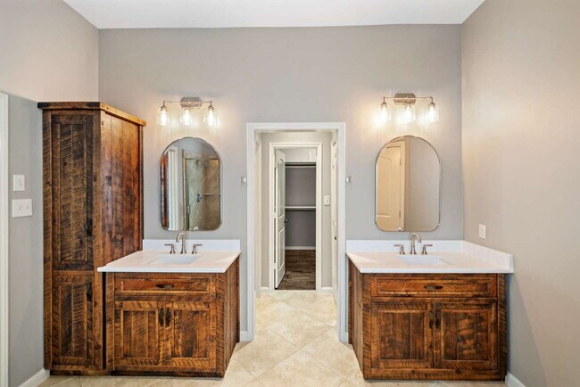 Building Photo - Move-in Ready!  Beautiful Perry Home One Story Home!