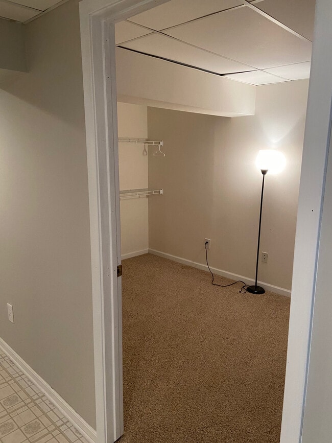 Building Photo - 558 Beachview Dr